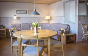 3 Bedroom Amazing Home In Holmsjö