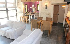 Maisons de vacances Nice Home In La Batie Rolland : photos des chambres