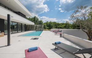 3 Bedroom Awesome Home In Sterna