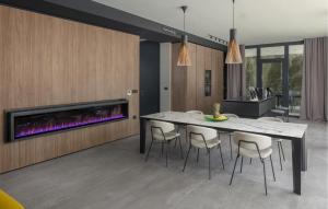 3 Bedroom Awesome Home In Sterna 