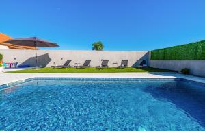 Amazing Apartment In Tinj With Kitchen