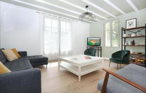 Stunning Home In Le Minihic-Sur-Rance