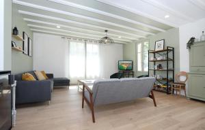 Stunning Home In Le Minihic-Sur-Rance