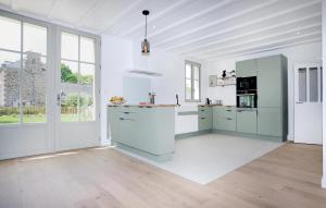 Stunning Home In Le Minihic-Sur-Rance