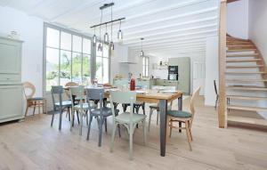 Stunning Home In Le Minihic-Sur-Rance