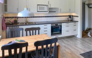 2 Bedroom Amazing Home In Odensvi