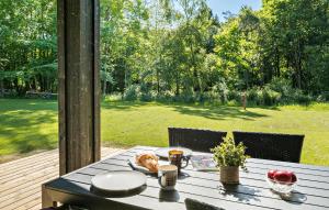 3 Bedroom Cozy Home In Farsø