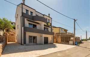 1 Bedroom Awesome Apartment In Prizna 