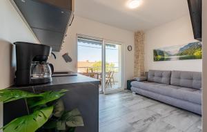 1 Bedroom Awesome Apartment In Prizna