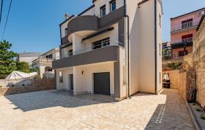 1 Bedroom Awesome Apartment In Prizna