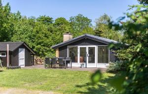Holiday Home Nøddehaven Oksbøl Iii