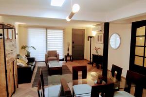 Casa para 6, al lado del metro, con Jacuzzi opcional