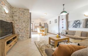 Four-Bedroom Holiday Home In Muline