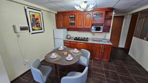 Los Profesionales 2-Transporte Aeropuerto Gratis!