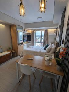 Joyce Condo @ Centrio Towers