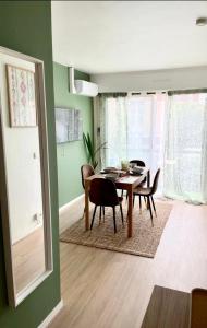 Appartements A 10min de Paris La Defense et Roland garros appartement lumineux avec parking et climatisation : photos des chambres