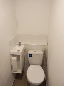 Single private room in a 5 room shared apartment