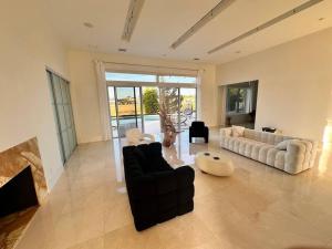 Be A Nomad l Contemporary Palace