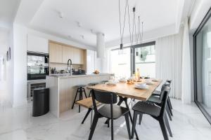 Villa Velebit - luxury apartment steps away from Adriatic Sea, with private pool and stunning views