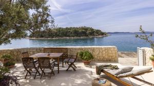 Casa Mano Tribunj with beach