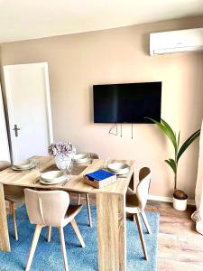 Appartements A 10min de Paris La Defense et Roland garros appartement tout confort avec parking et climatisation : photos des chambres