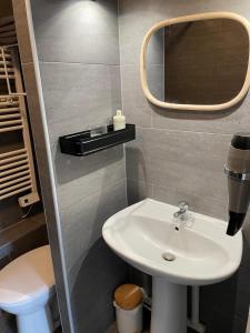 Appartements A 10min de Paris La Defense et Roland garros appartement tout confort avec parking et climatisation : photos des chambres