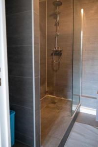 Appartements A 10min de Paris La Defense et Roland garros appartement tout confort avec parking et climatisation : photos des chambres