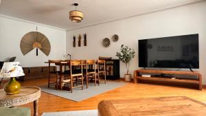 Exclusive Lerma - Smart TV de 75", Netflix y Parking Gratis