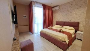 Sazani Hotel & Apartments