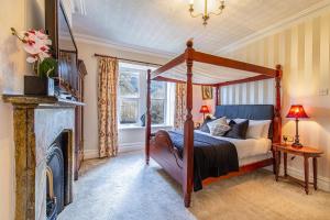 Double Room with Four Poster Bed room in Afon View