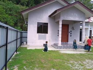 Homestay Idaman B B with 2 room aircond 2 Quen Bed and Not Sharing Room -Privacy