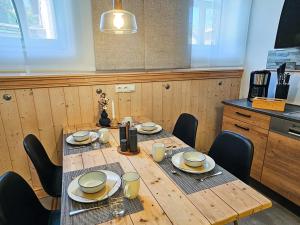 MiCasa Rooms - Altbauflair im Denkmal, Parken, nahe Messe - EGA - MDR