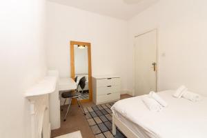 Lovely Private Rooms near MCR Centre