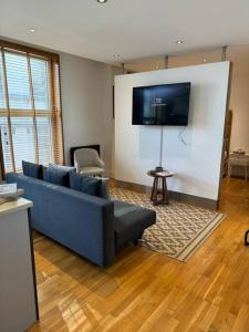 Sleep 5 in Mayfair St James Soho Cov7