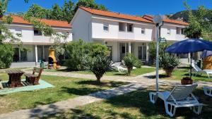 Ferienwohnung "Corinthia 3" direkt am Strand