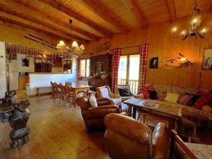 Chalet cosy sur pistes avec cheminée, terrasse et studio indépendant pour 14 pers. - FR-1-342-239