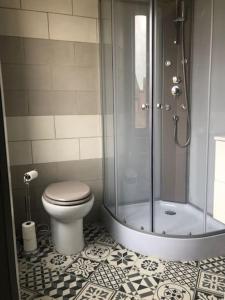 GITE SAINT LOUVENT 6 p DANS UN VILLAGE AUTHENTIQUE