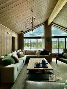 Idyllic cabin with great view right by the slopes - Svingvoll