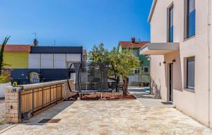 Cozy Home In Fazana With Kitchen