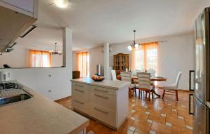 Pet Friendly Home In Pula With Kitchen
