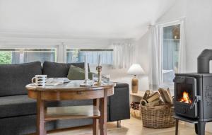 2 Bedroom Nice Home In Højby