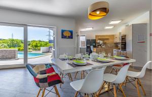 Stunning Home In Pula 