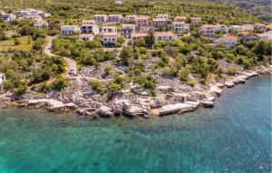 Lovely Apartment In Prizna With Wifi 