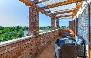 4 Bedroom Cozy Home In Cabrunici