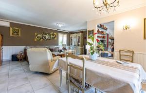 Awesome Home In Bédarrides