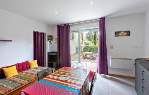 Awesome Home In Bédarrides