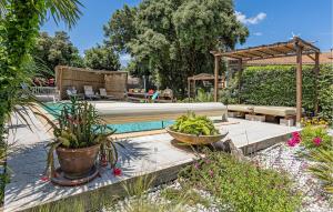 Awesome Home In Bédarrides