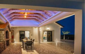 Amazing Home In Gornji Prolosac 