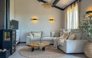 Maisons de vacances Awesome Home In Prades Sur Vernazobre : photos des chambres