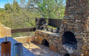 Maisons de vacances Awesome Home In Prades Sur Vernazobre : photos des chambres